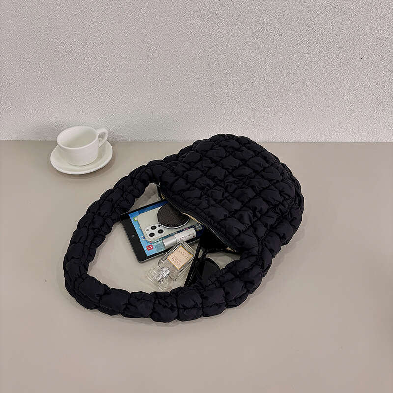 New Nylon Dumpg Wrap With Niche Design, Trendy Shoulder Women's Summer Versatile, High-End Feeg, Cloud Bag, Fashionable Quality, Classic B1