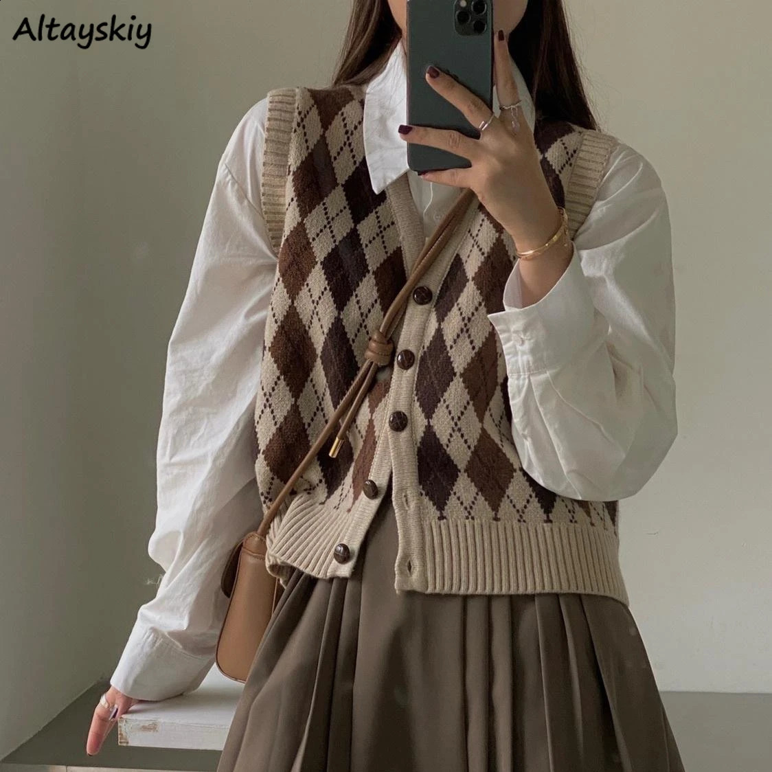 Knitted sweater womens retro full matching single chest Argyle vest pre course style chic Kavay sleeveless sweater student 241206