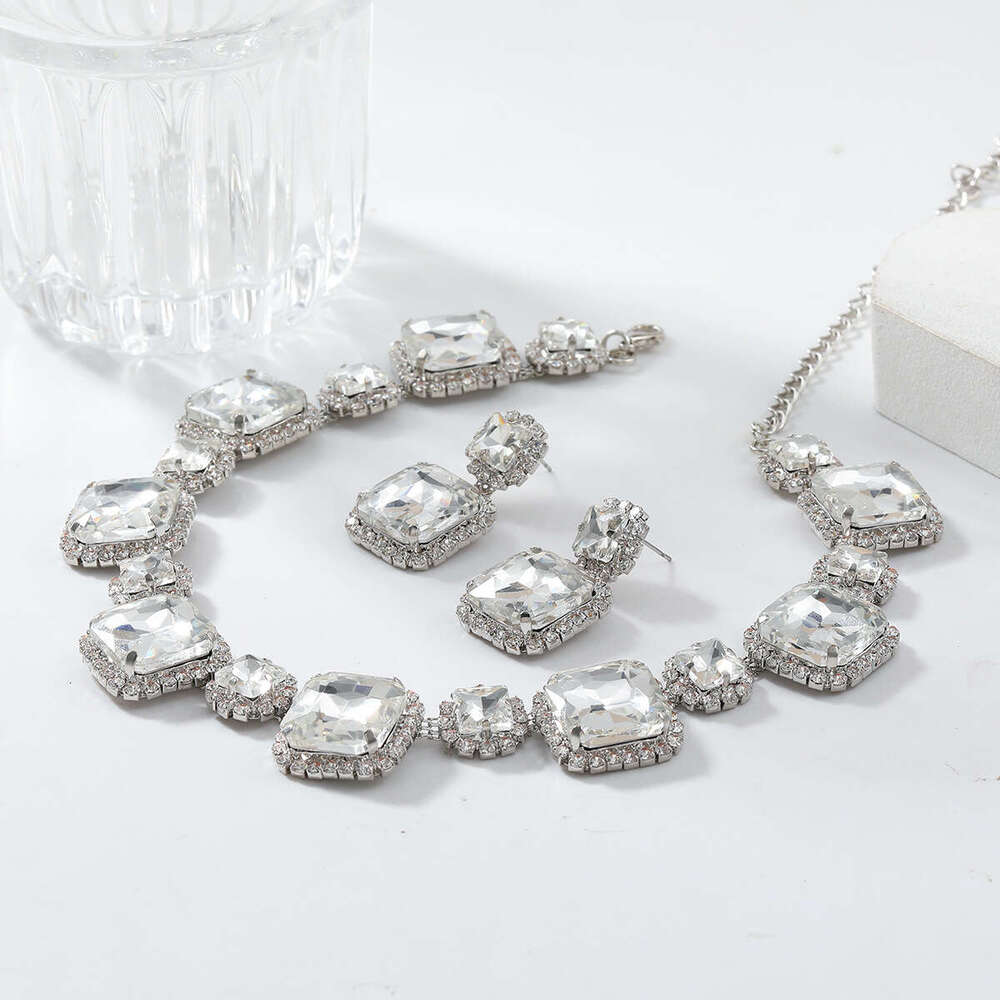 2025 New Exaggerated Water Dia Green Red White Earring Necklace Set