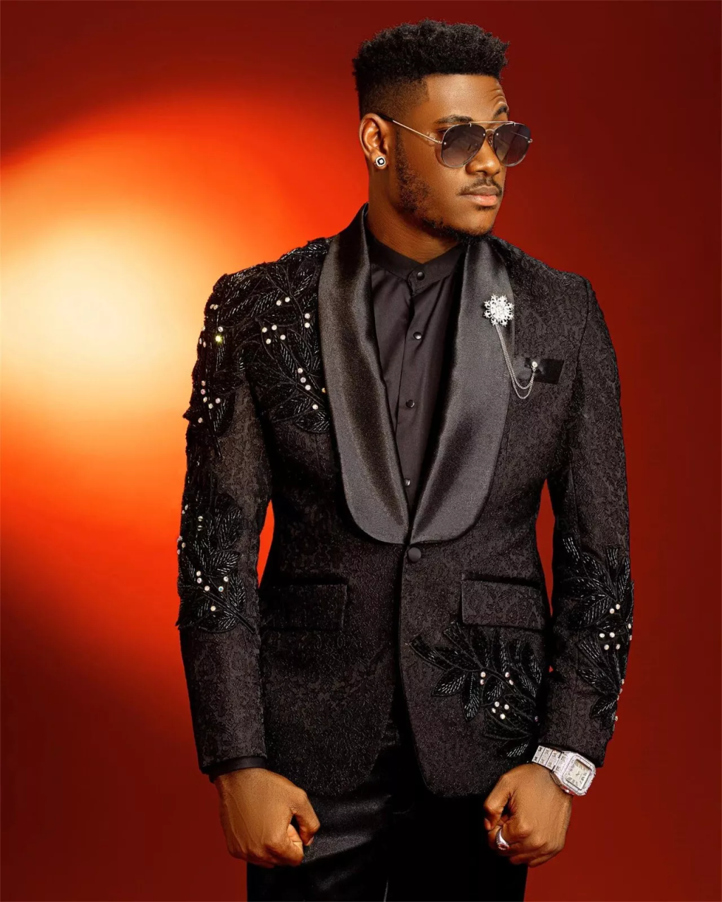 Stylish Men's Suit 2 Piece Set Sequins Beading Tailored Blazers Shawl Lapel Groom Jacket One Button Special Design Prom Custom Made (Coat+Black P