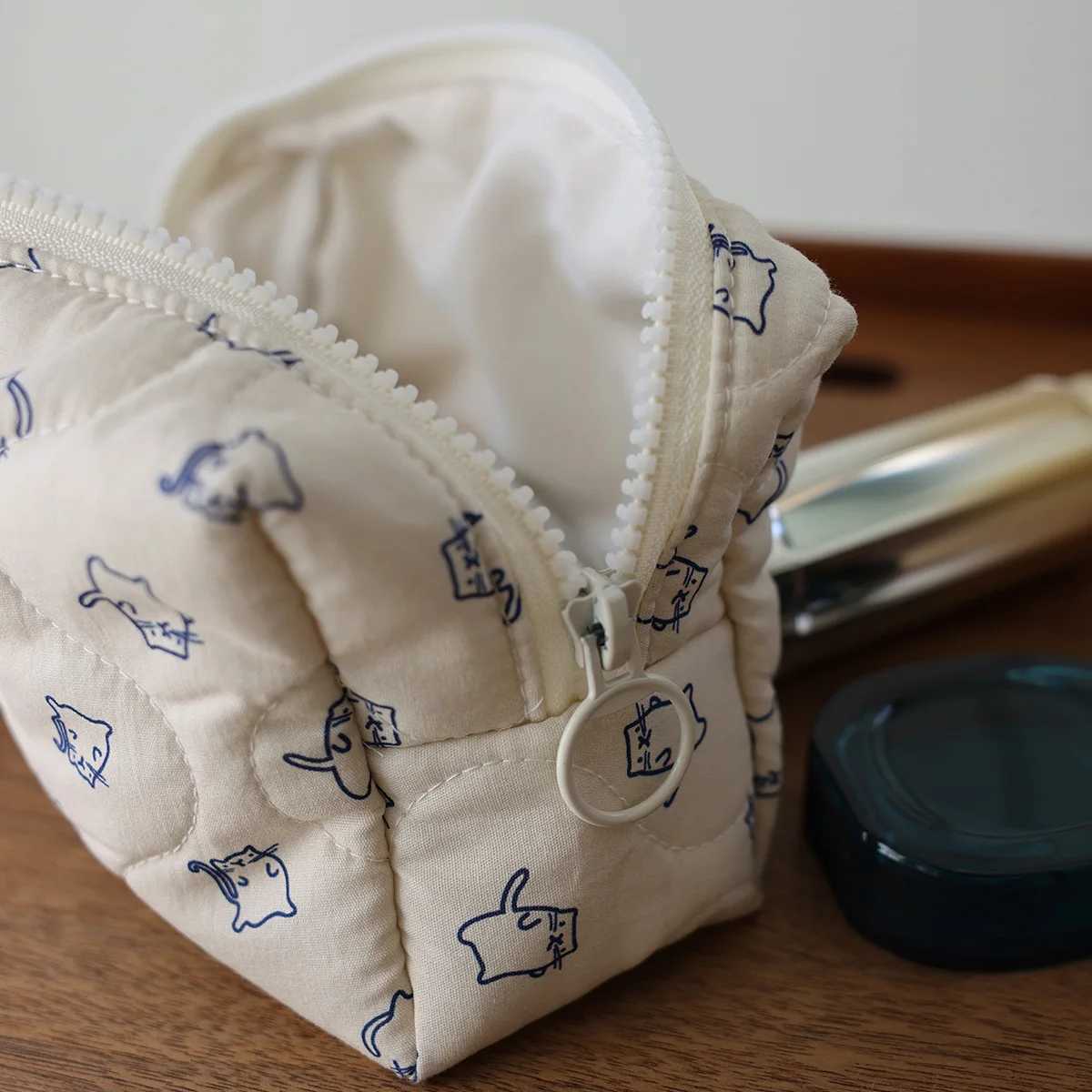 Carto hand-painted kitten cute storage bag fabric cosmetic bag travel portable toiletry storage bag woman makeup bagXJ241206