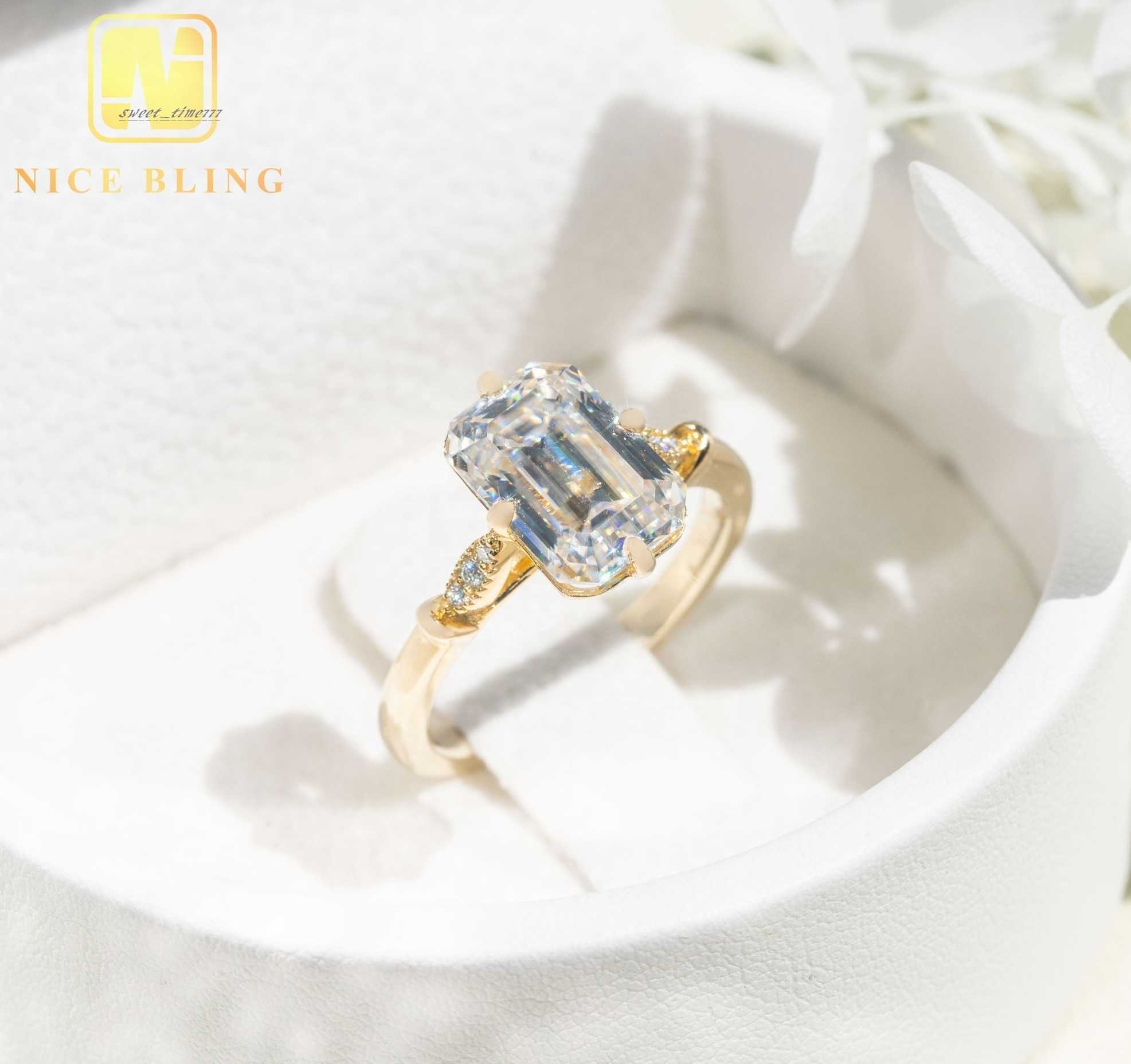 China High Quality Jewelry Wholesale 925 Silver VVS Moissanite Diamond Emerald Cut Engagement Ring Infinity Ring for Women