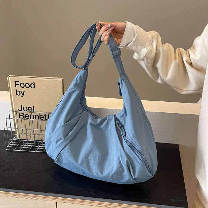 New Large Capacity Canvas Dumpg Bun For Women's Summer , Versatile Crossbody Bag, Art Cloud Bun, Fashionable Quality, Classic B3