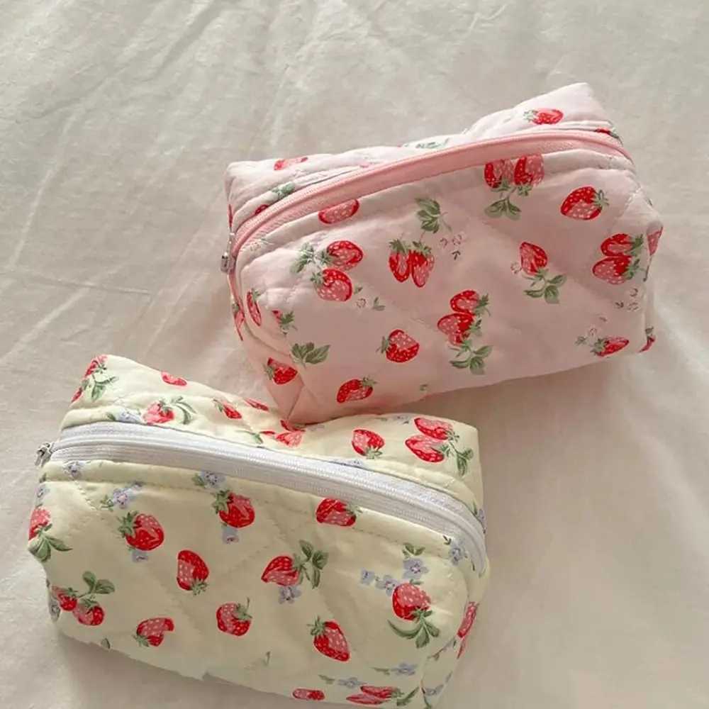 1PC Floral Puffy Quilted Makeup Bag Cosmetic Pouch Flower Strberry Printed Large Travel Cosmetic Storage Organizer BagXJ241206