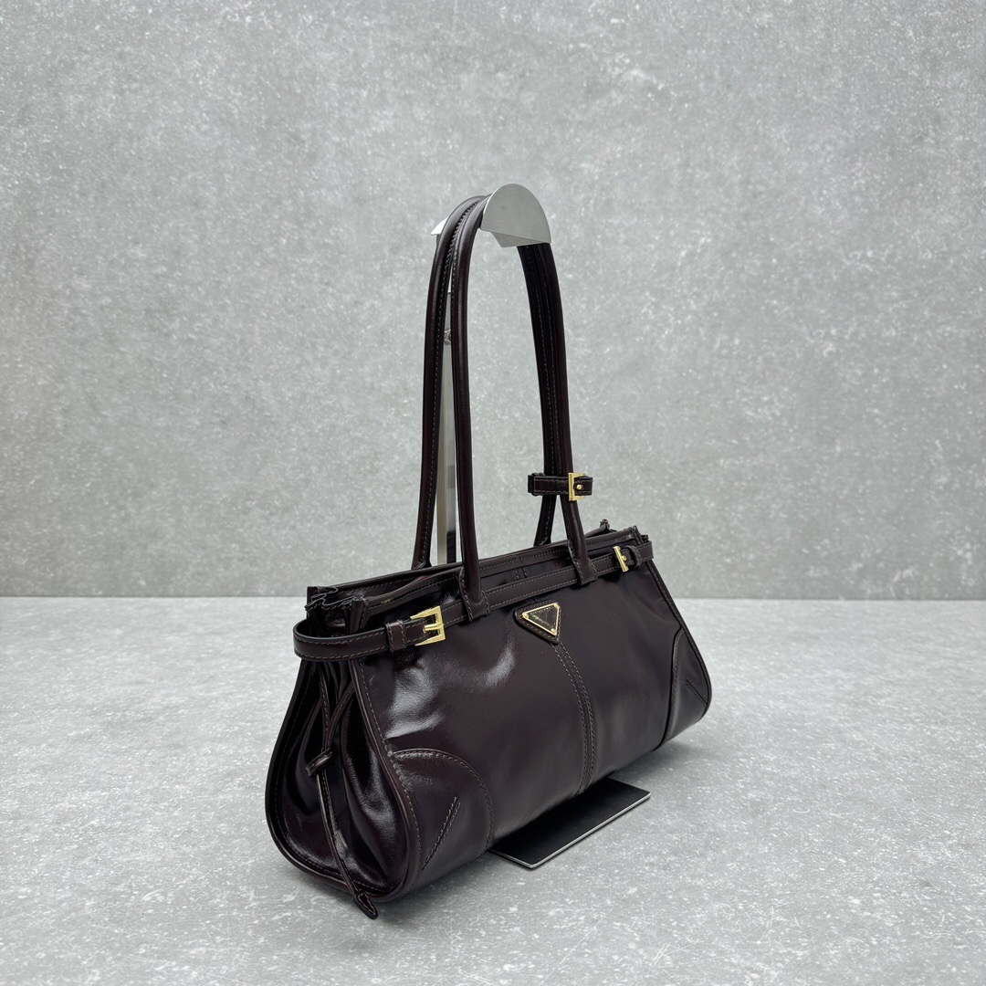 Classic Vintage Look Oil Wax Bag - Durable & Stylish Hand Tote