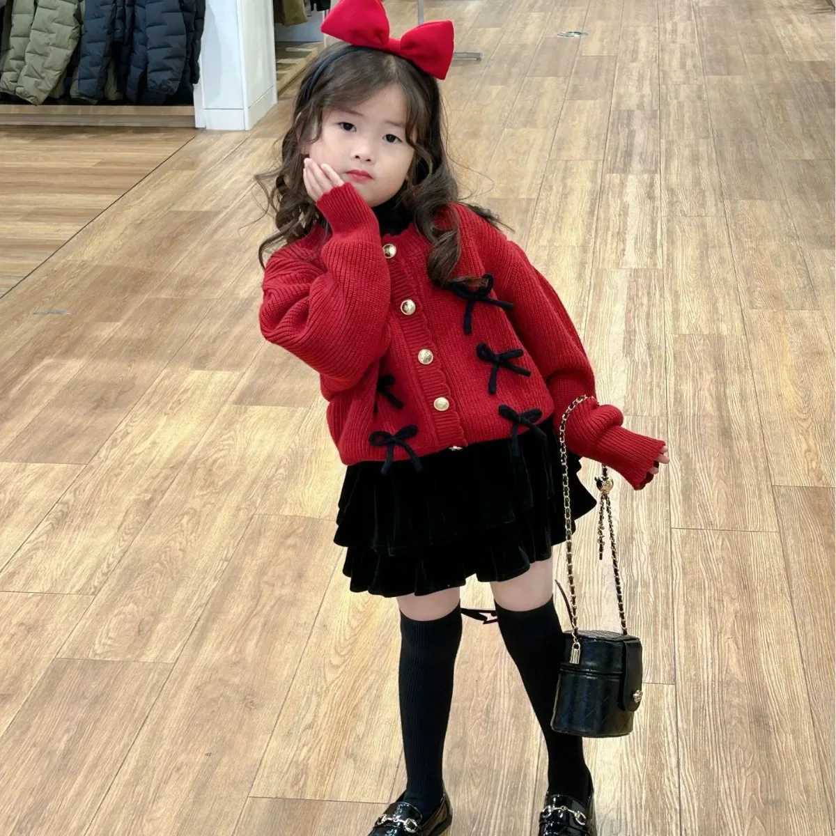 Cardigan Girls Sweater 2023 Autumn/Winter New Red Baby Winter Thick Sweater Childrens New Year Knitted Bow Sweater Open Knitted Woolen Sweater Q241205