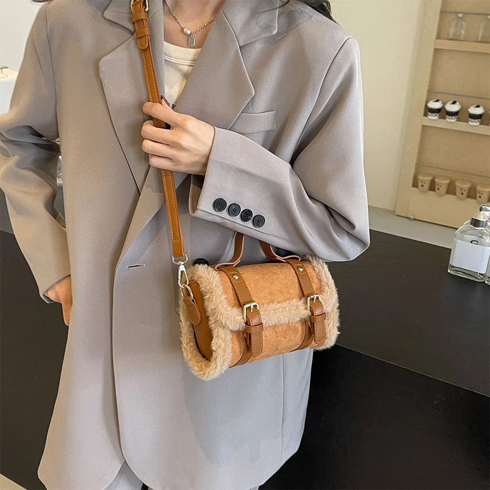 Winter Faux Fur Shoulder Bag Women PU Leather Small Tote Bag Plush Top Handle Furry Handbag Purse Clutch Crossbody Bag for Women 241228