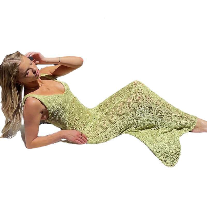 European and American knitted hollow low cut solid color slim fit sexy beach dress women's 2024 new casual versatile fashion clothing