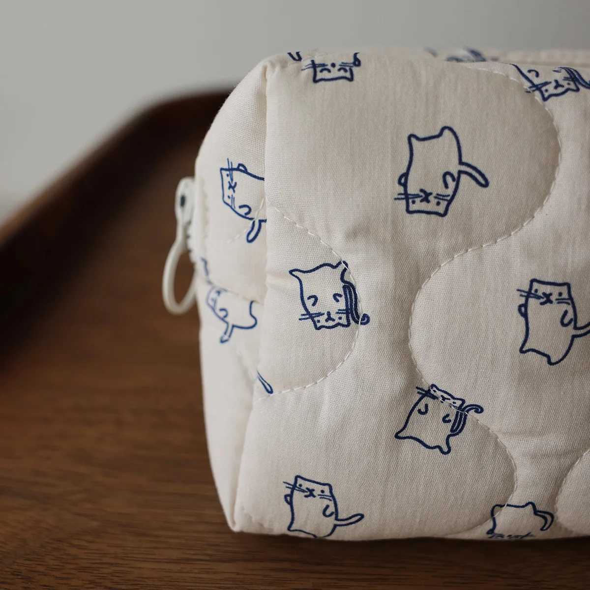 Carto hand-painted kitten cute storage bag fabric cosmetic bag travel portable toiletry storage bag woman makeup bagXJ241206