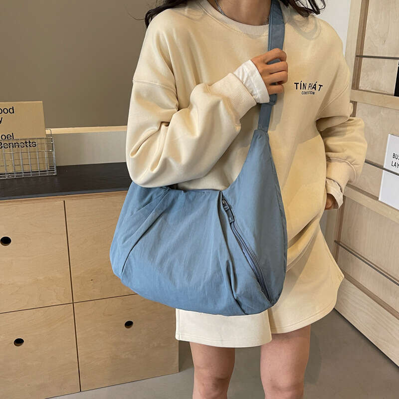 New Large Capacity Canvas Dumpg Bun For Women's Summer , Versatile Crossbody Bag, Art Cloud Bun, Fashionable Quality, Classic B1