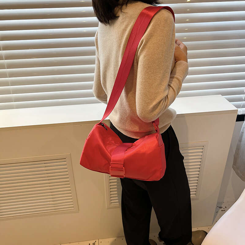 Small Niche Design Spring New Fashionable Casual Sports Crossbody Bag, Simple Retro Single Shoulder Women's Bag B1