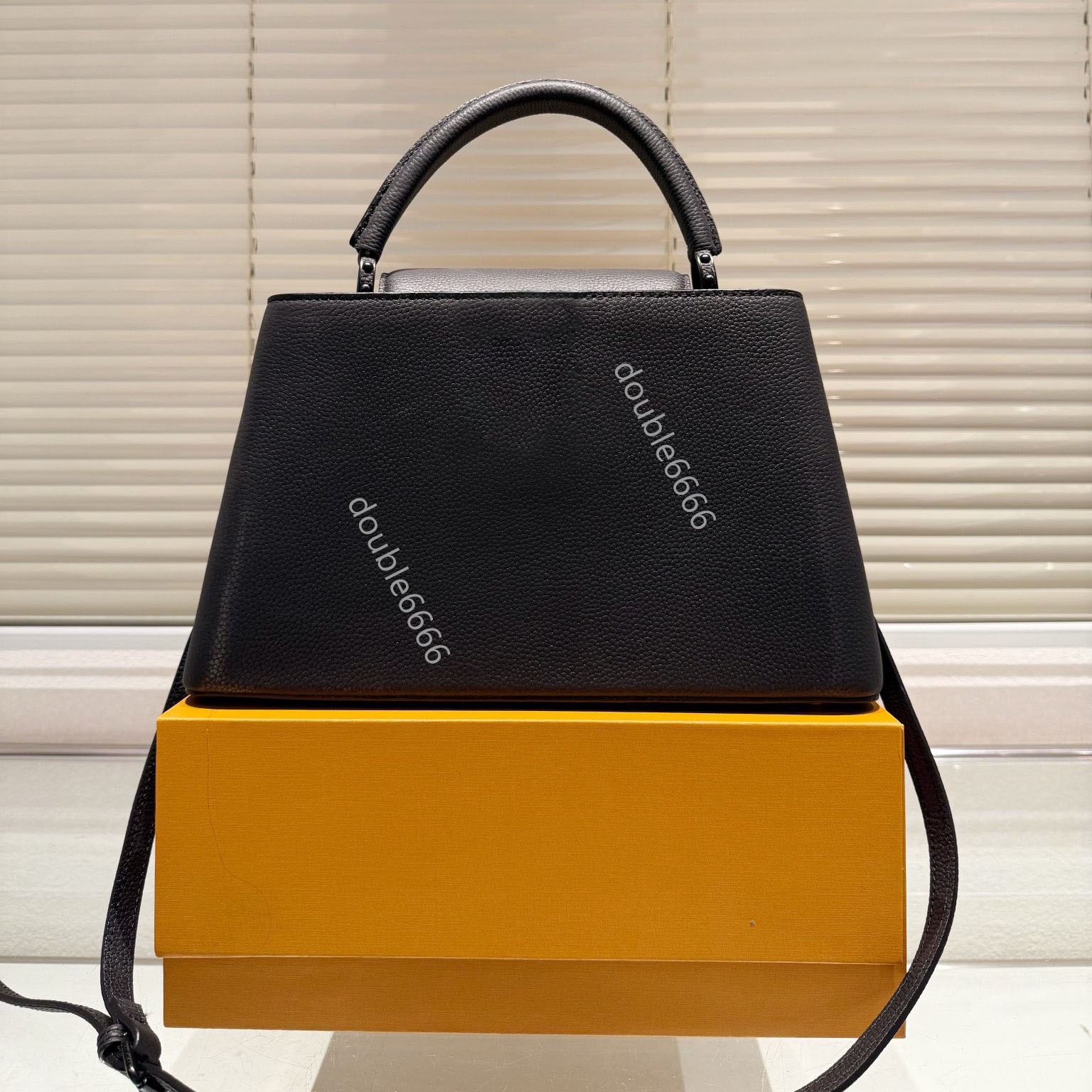 Luxury designer women's messenger bags fashion travel bags handbags shoulder bags crossbody bags shopping bags phone bags tote bags work bag Lady bag Commuter Bag