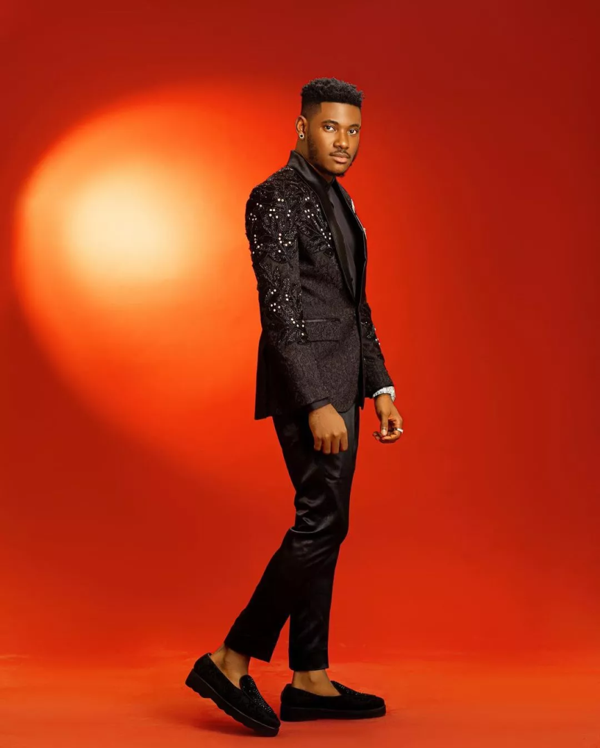 Stylish Men's Suit 2 Piece Set Sequins Beading Tailored Blazers Shawl Lapel Groom Jacket One Button Special Design Prom Custom Made (Coat+Black P