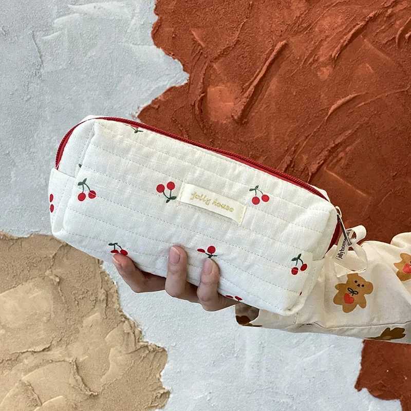 Quilted Cott Ladies Travel Storage Bag Cherry Womens Cosmetic Bags Cute Design Girls Pencil Case Makeup Bag HandbagsXJ241206