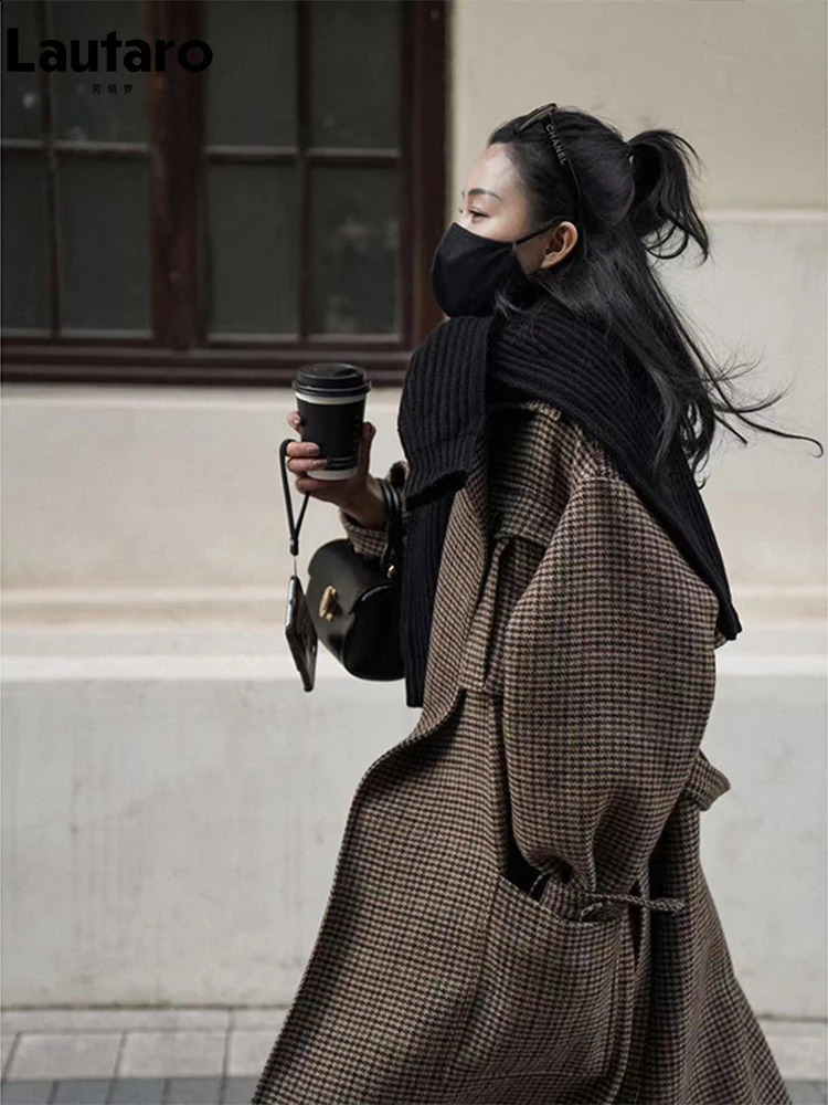 Lautaro Autumn Winter Long Loose Stylish Warm Plaid Wool Blends Coat Women Sashes Runway European Fashion 2023 241205
