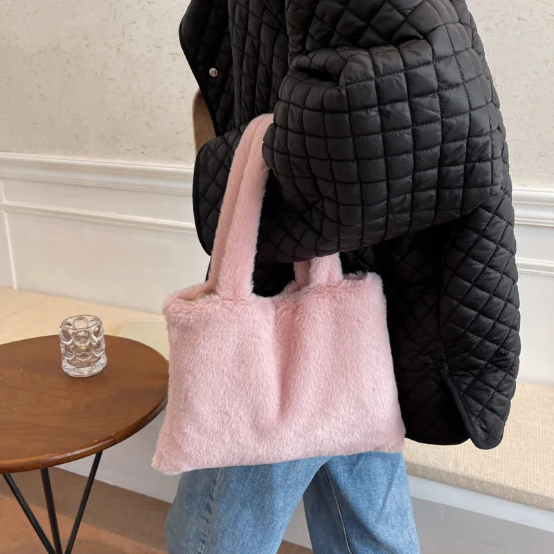 Women Autumn Winter Fluffy Shoulder Bags Korean Fashion Sweet Y2k Aesthetic Handbags Ladies Elegant Trend All Match Underarm Bag 241206