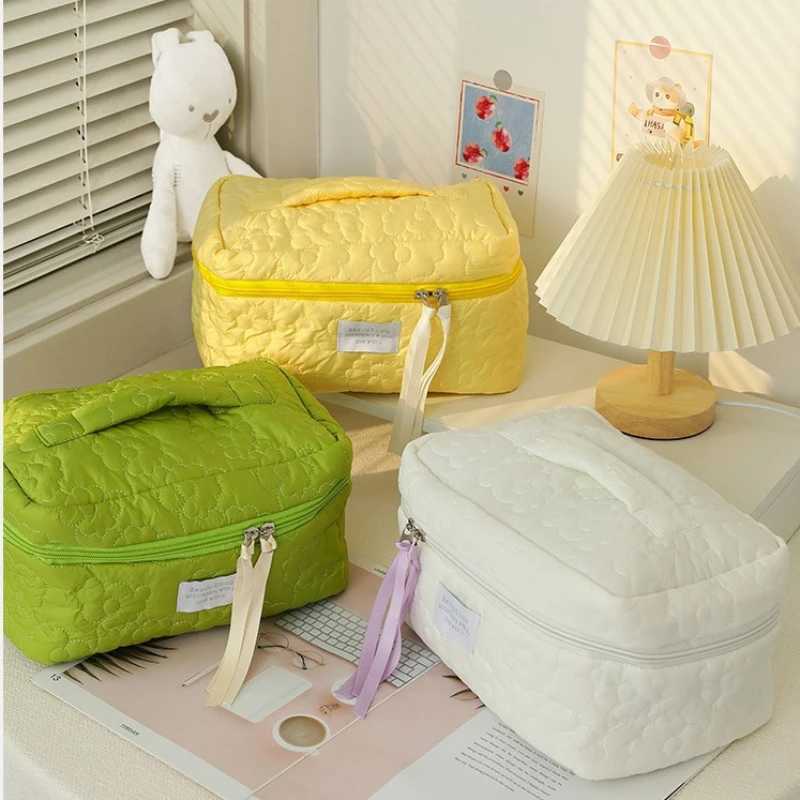 New Flower Pattern Women Makeup Bag Toiletries Cosmetic Organizer Zipper Bag Travel W Pouch Cosmetic Bag Female Make Up BagsXJ241206