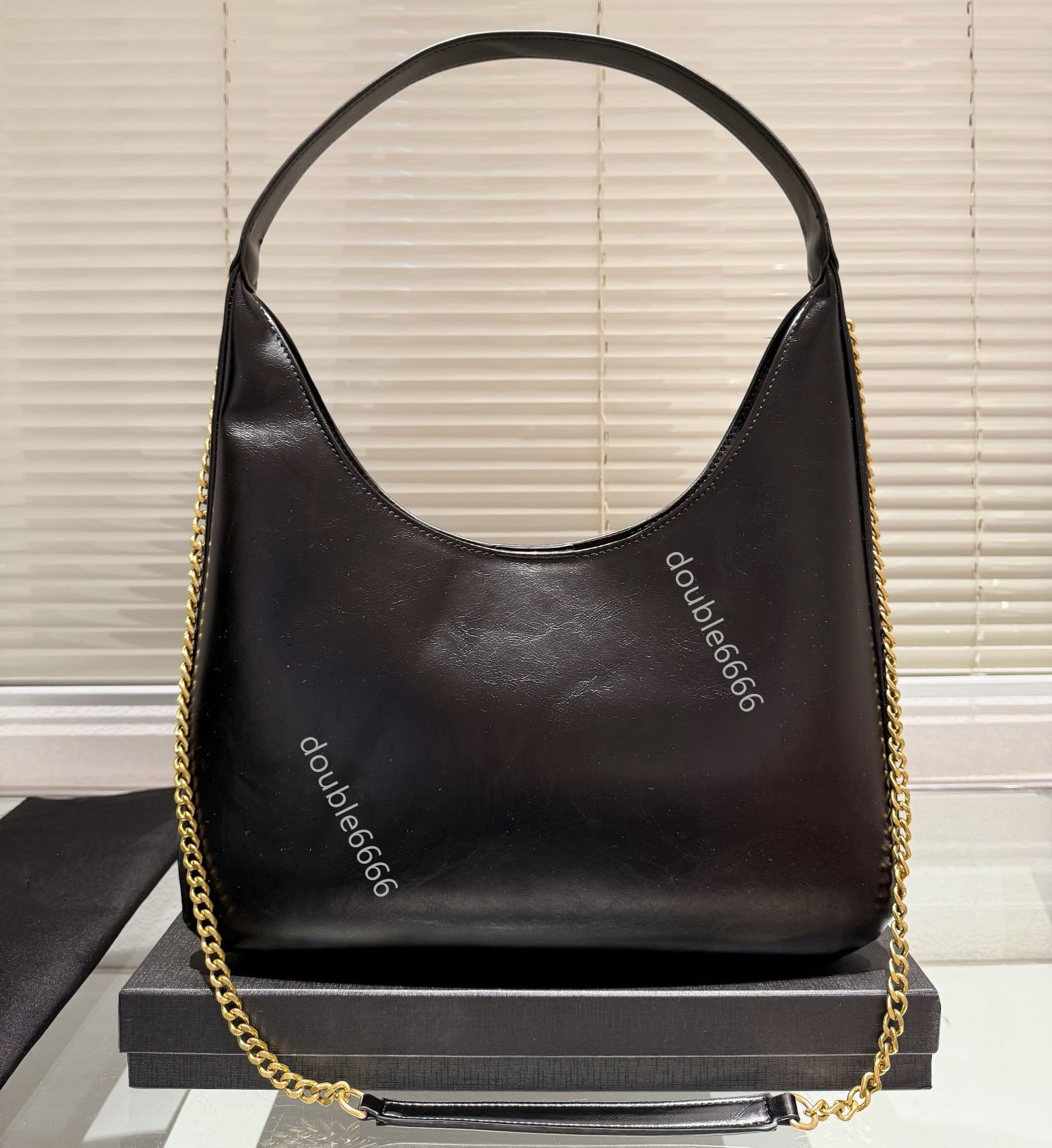 Luxury designer women's crossbody bag shoulder bag chain bag armpit bag commuter bag work bag messenger bag handbag shopping bag travel bag airport bag hobo bag