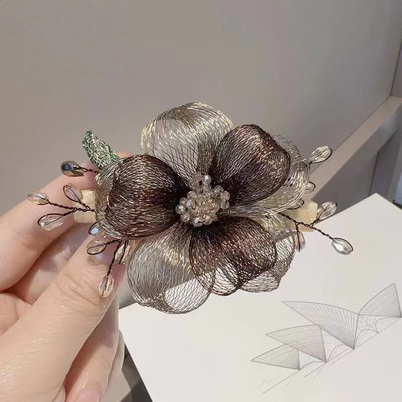 Fashionable and elegant womens floral hair accessories copper wire womens spring clip headwear bridal jewelry gifts 241205
