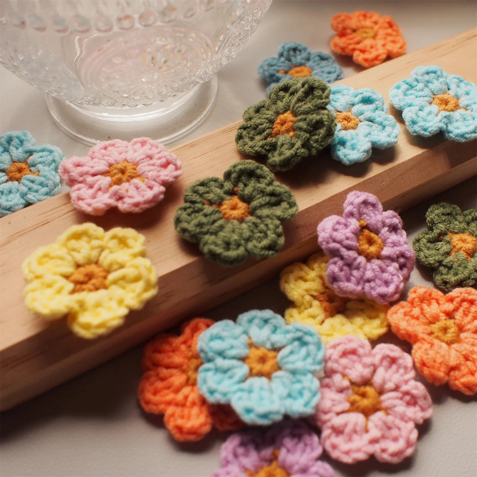 20Pcs 3cm handmade color crochet 6 pearls 3D flower knitted quilt decal decoration DIY hair clip hat decoration 241205