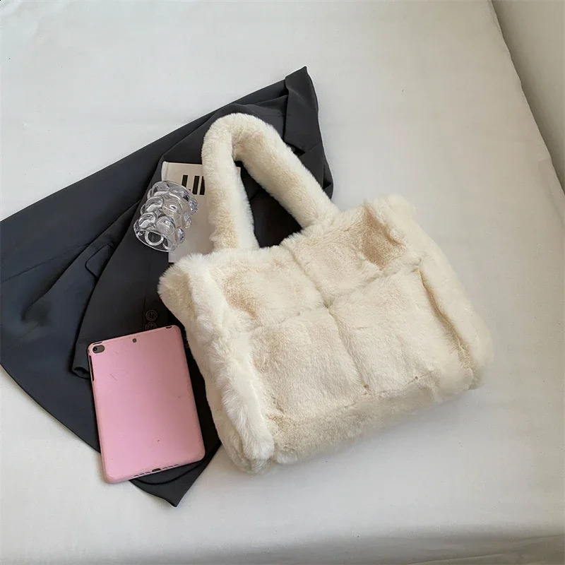 Womens Bag Solid Plush Comfortable Shoulder Bag High Capacity Hasp Casual Tote Handbag Bags for Women Bolsa Mujer 241206