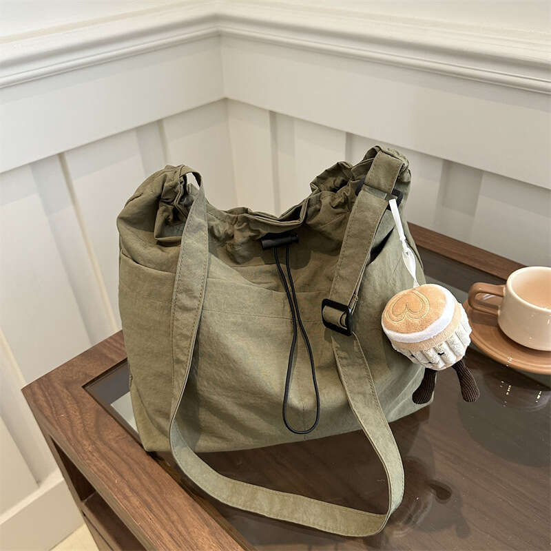 New Large Capacity Waterproof Nylon Fabric Drawstring Pleated Shoulder Bag For Travel And Leisure, Crossbody Bucket Bag, Fashionable Quality, Classic 