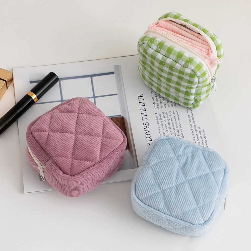 1PC Mini Square Cosmetic Bag Women Portable Earphe Lipstick Sanitary Napkins Storage Pouch Small Makeup Zipper BagsXJ241206