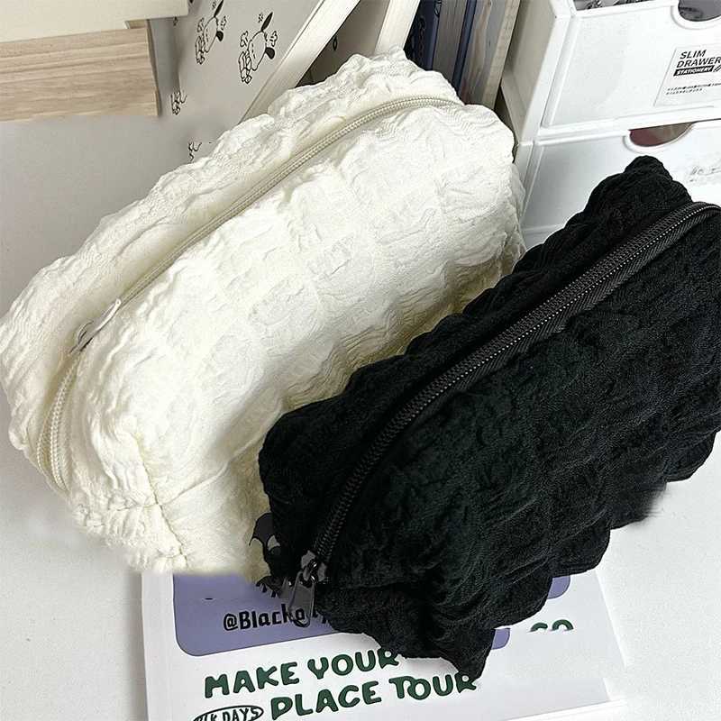 Puffs Cute Zipper Makeup Bag Korean Stationery Pen Box Large Capacity Womens Travel Makeup Bag Wing BagXJ250415