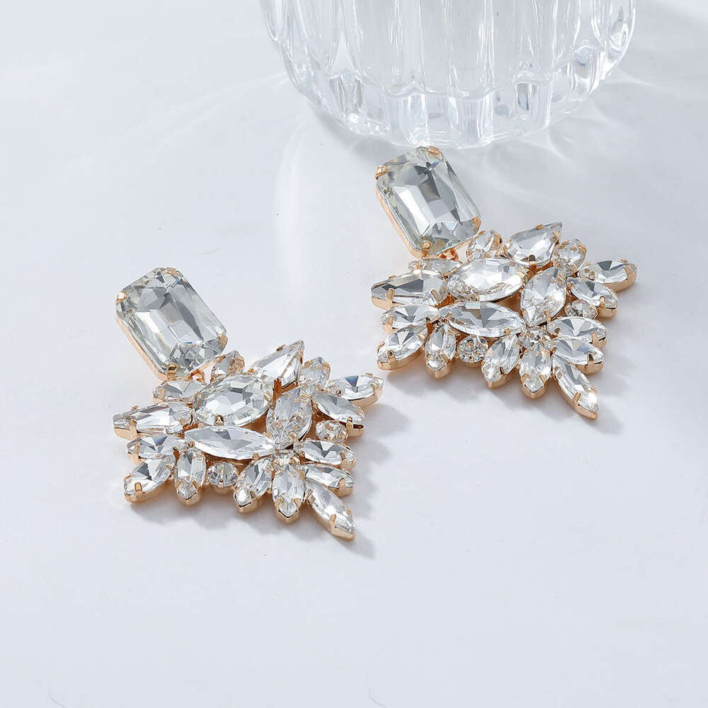 New trendy studded full dia with exaggerated earrings for women's urious party accessories
