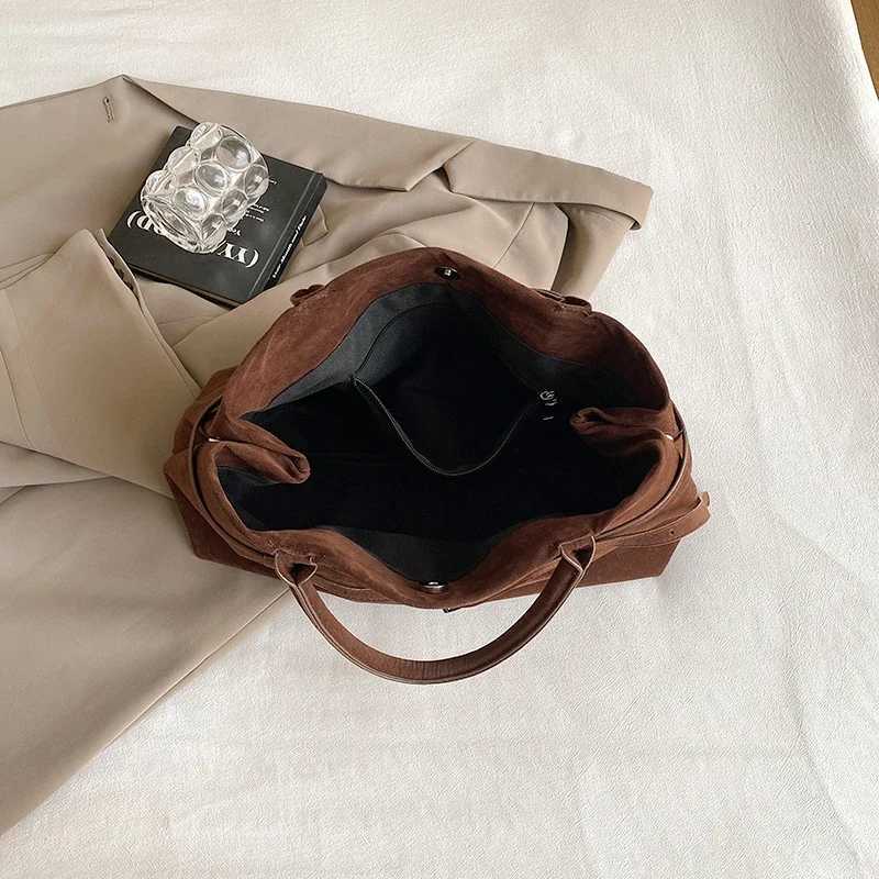 PU Buckle Versatile Large Capacity Belt Decorative Tote Bag New Matte Niche Design Handbag Cmuting Leisure Wens Bag Z241206