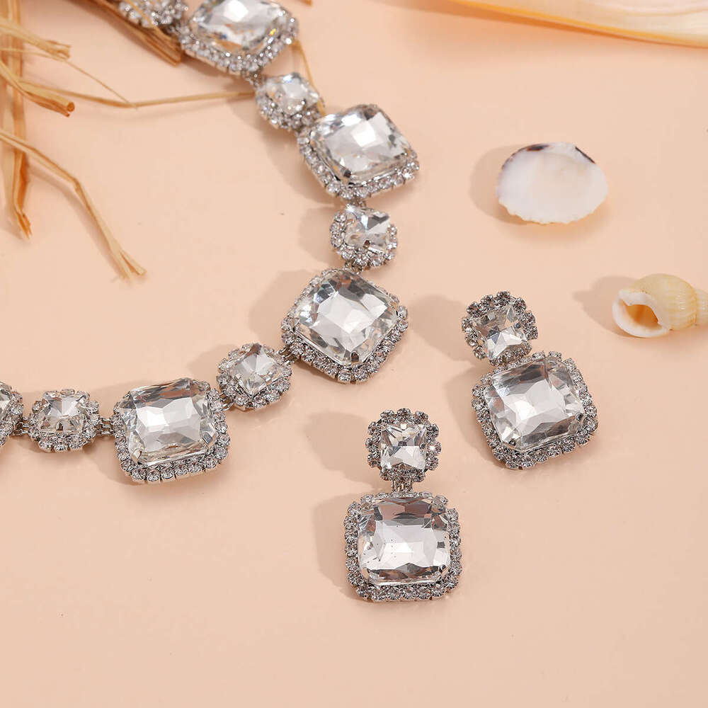 2025 New Exaggerated Water Dia Green Red White Earring Necklace Set