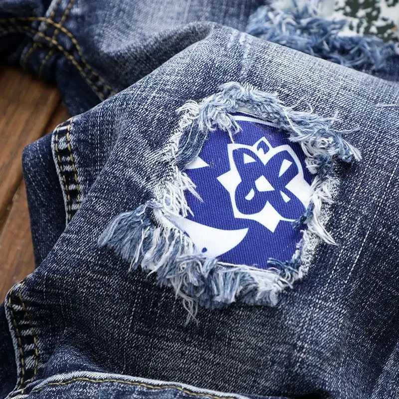 Man Denim Shorts Graphic Ripped with Text Short Jeans Pants for Men Cut Original Designer Korean Fashion Streetwear Cowboy SaleXJ241206