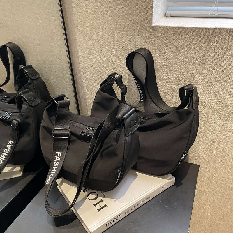 Lazy Wind Moon Tooth Female Niche Minimalist Crossbody Dumpg Sports And Leisure Style Shoulder Large Capacity Women's Bun Fashion Quality Classic