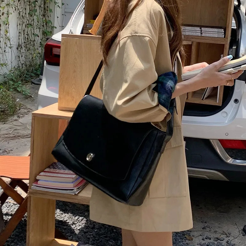 Vintage highcapacity messenger bag fashionable PU leather womens briefcase cross body casual handbag 250326