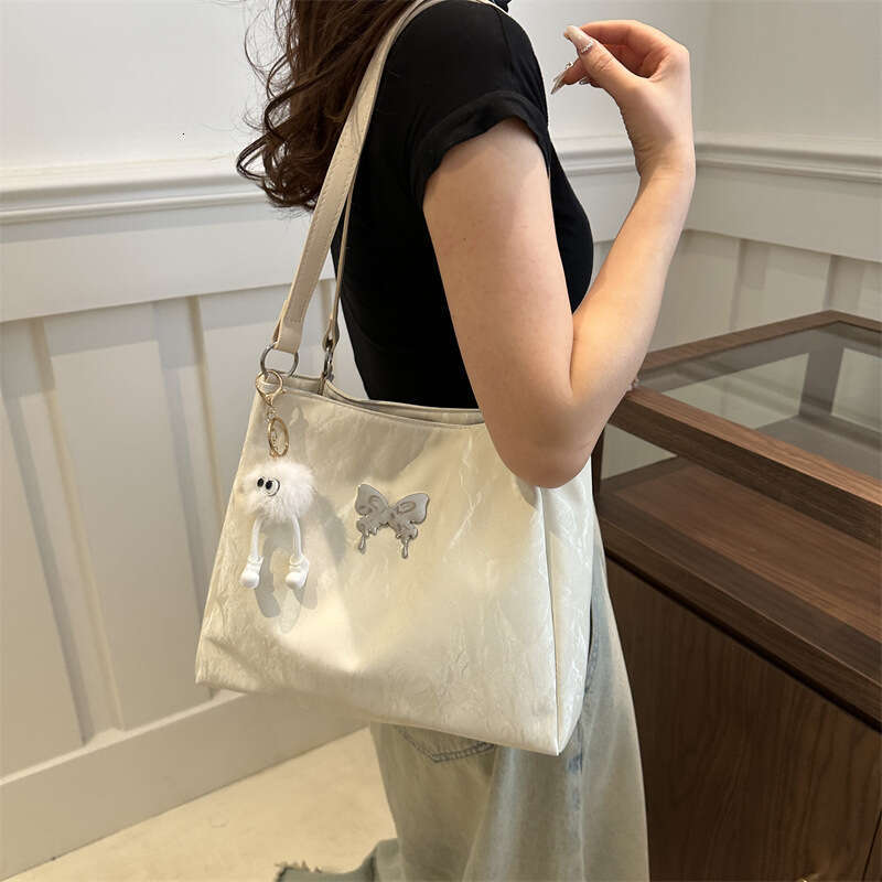 New Women's Soft Leather Large Capacity Tote With A Niche Feel, College Students' Shoulder Bag For Class, Fashionable Quality, Classic B4