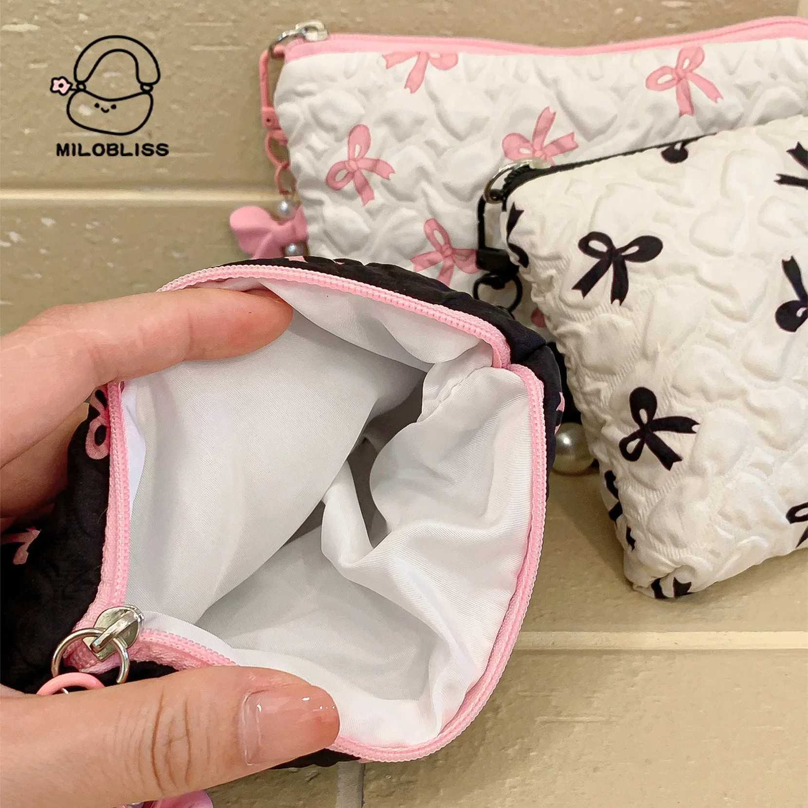 Small Hand Makeup Bag Pink Black Print Bow Womens Cvenient Lipstick Card Mini Case Cosmetic Bag Sanitary napkin Storage BagXJ241206