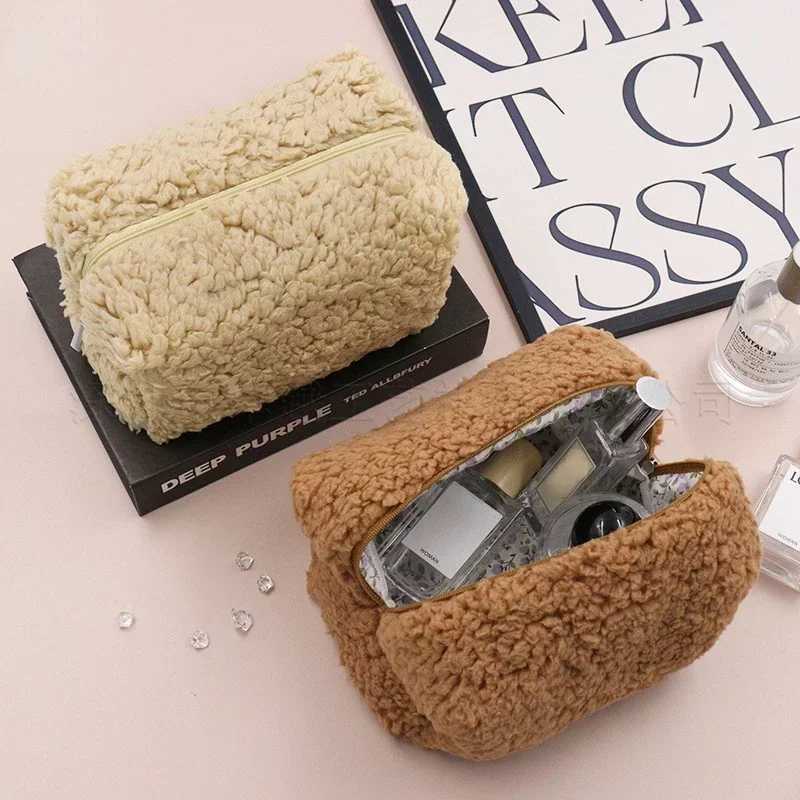 Lambswool Small Cosmetic Bag Cute Plush Makeup Organizer Pouch Kaii Pencil Case Bags Travel Coin Purse Household StorageXJ241206