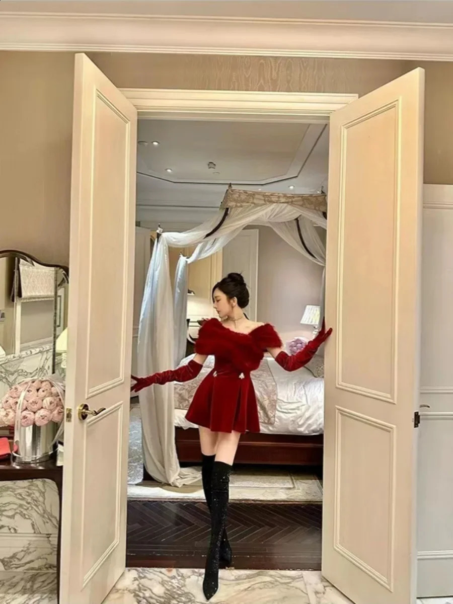 Womens Dress 2024 Spring/Summer Red Velvet Diamond Decorative Shoulders Detachable Fur Collar Dress 241206bj