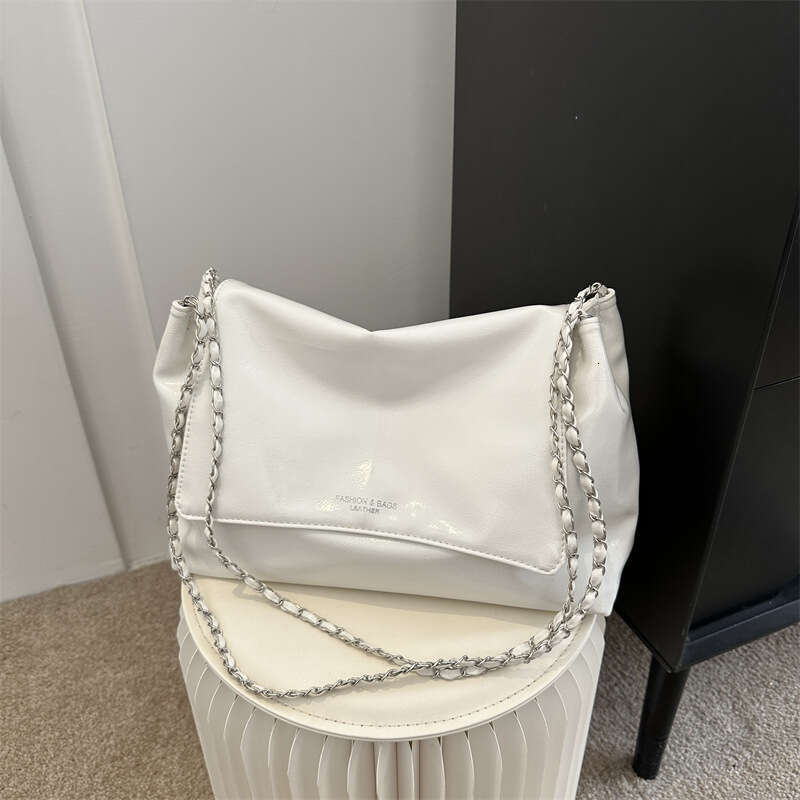 Large Capacity New Fashionable Sier Tote Korean Version, Trendy Single Shoulder Chain Bag, Versatile Women's Bag B3