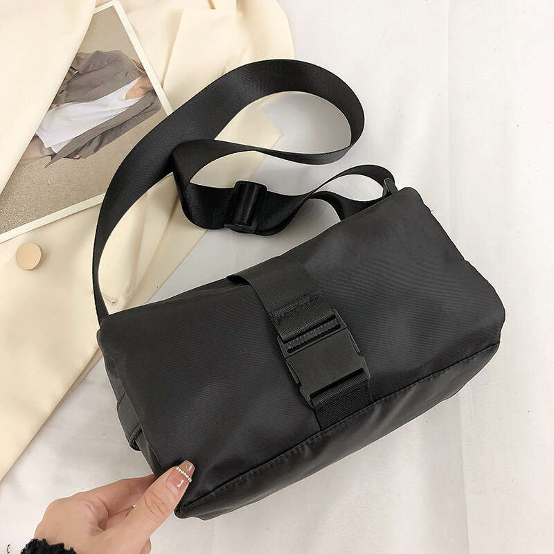 Small Niche Design Spring New Fashionable Casual Sports Crossbody Bag, Simple Retro Single Shoulder Women's Bag B2