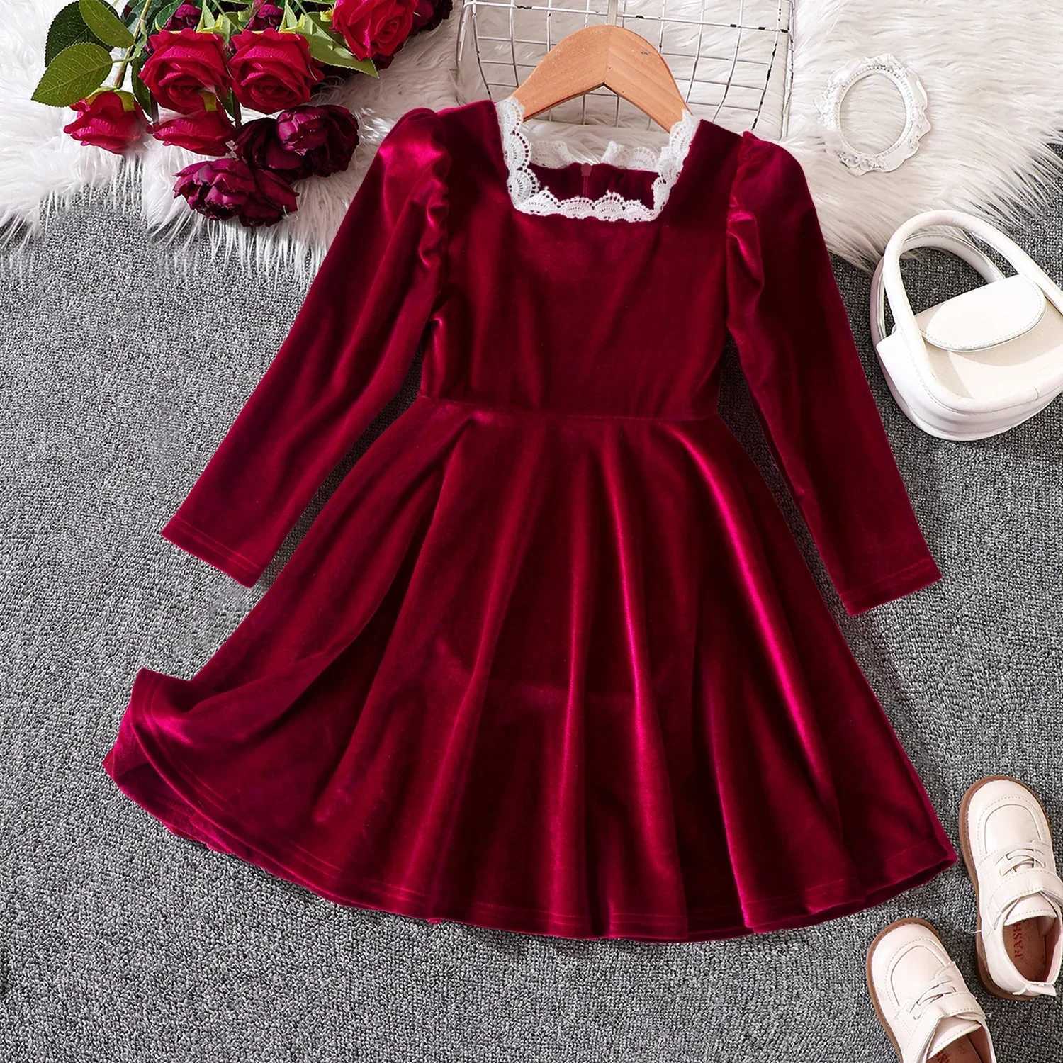 2024 New Girls Long Sleeve Dress Square Collar Green Retro Dress for Birthday Par Dress Autumn Children Velvet Lace ClothesXJ241206