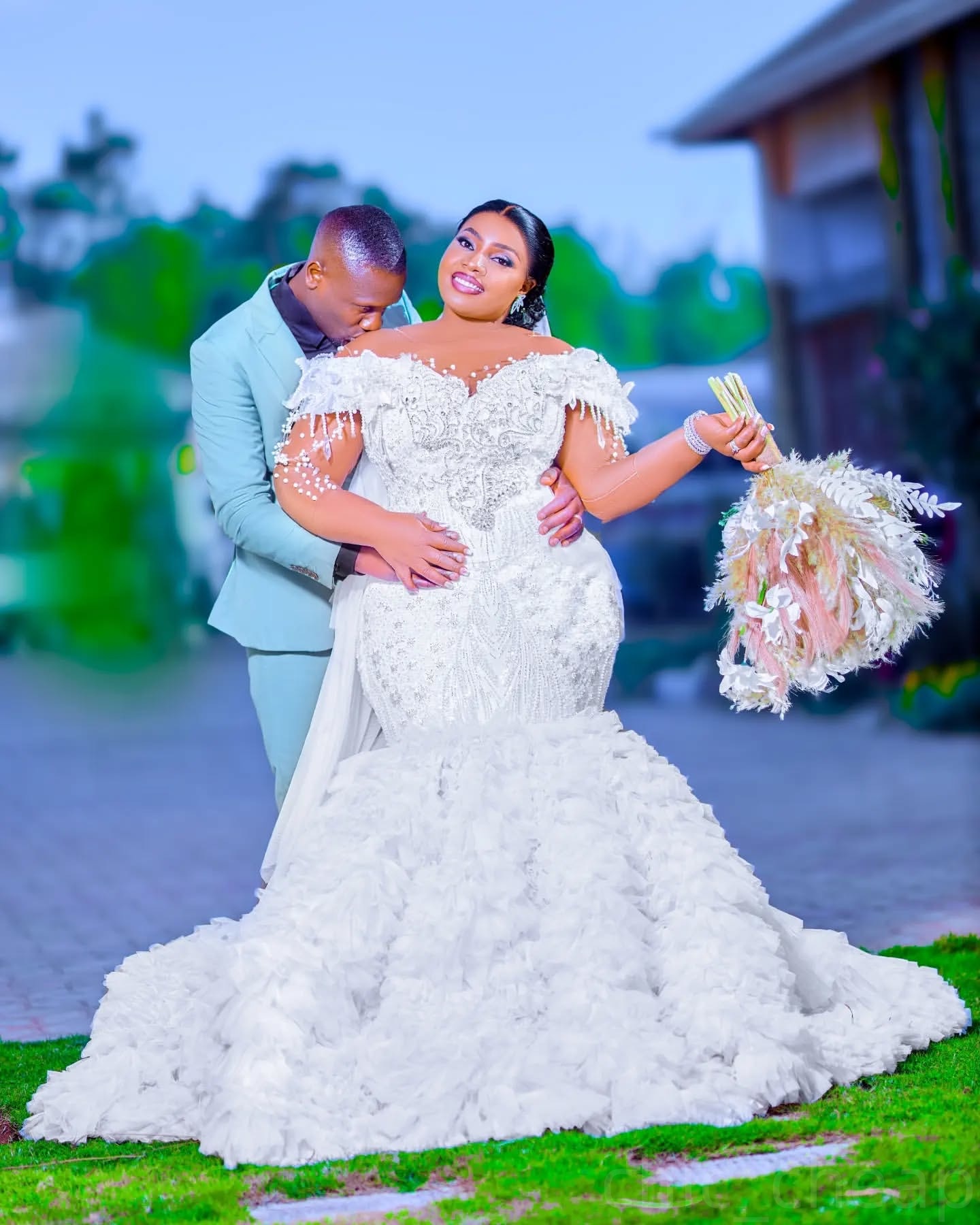 2025 Arabic Aso Ebi Plus Size Off White Mermaid Wedding Dresses Pearls Beaded Floral Lace Full Sleeves Luxurious Vintage Bridal Gowns Dress