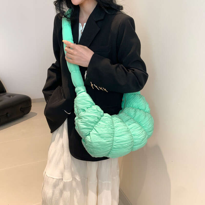 New Korean Style Bag For Women In Summer, With A High-End Feel Large Capacity Crossbody Bag. Casual Versatile Cloud Dumpg Bag, Fashionable And Classic
