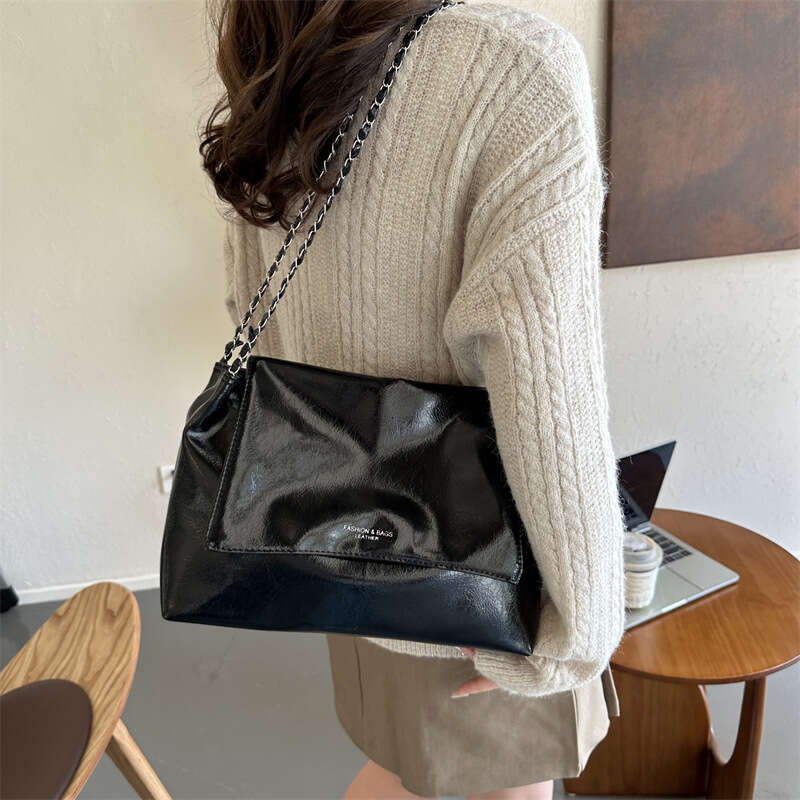 Large Capacity New Fashionable Sier Tote Korean Version, Trendy Single Shoulder Chain Bag, Versatile Women's Bag B2