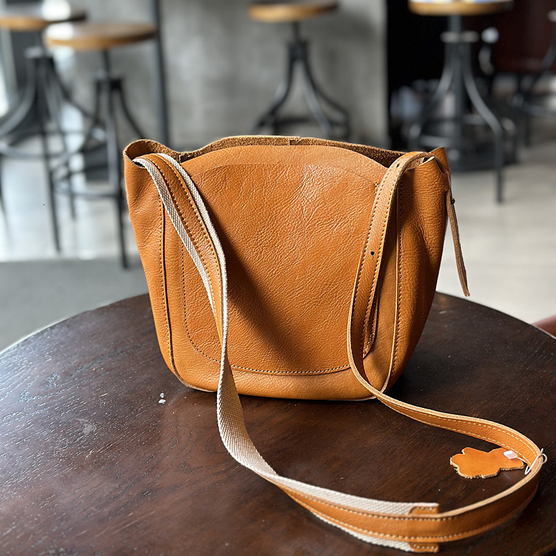 Vegetable Tanned Crossbody Simple Shoulder Cow 2023 Autumn/Winter Women's Leather Bucket Bag