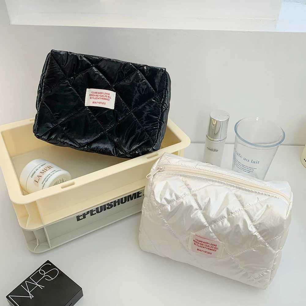 Quilting Womens Cosmetic Pouch Large Capacity Travel Storage Bags Simple Plaid Ladies Cluh Handbags Big Toiletry BagXJ241206