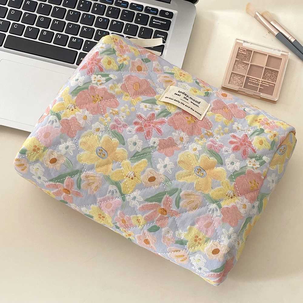 1Pc Vintage Flower Women Handbag Quilted Bag Portable Cosmetic Makeup Travel Oraginzer Zipper Bags Lipstick Storage Mini PouchXJ241206