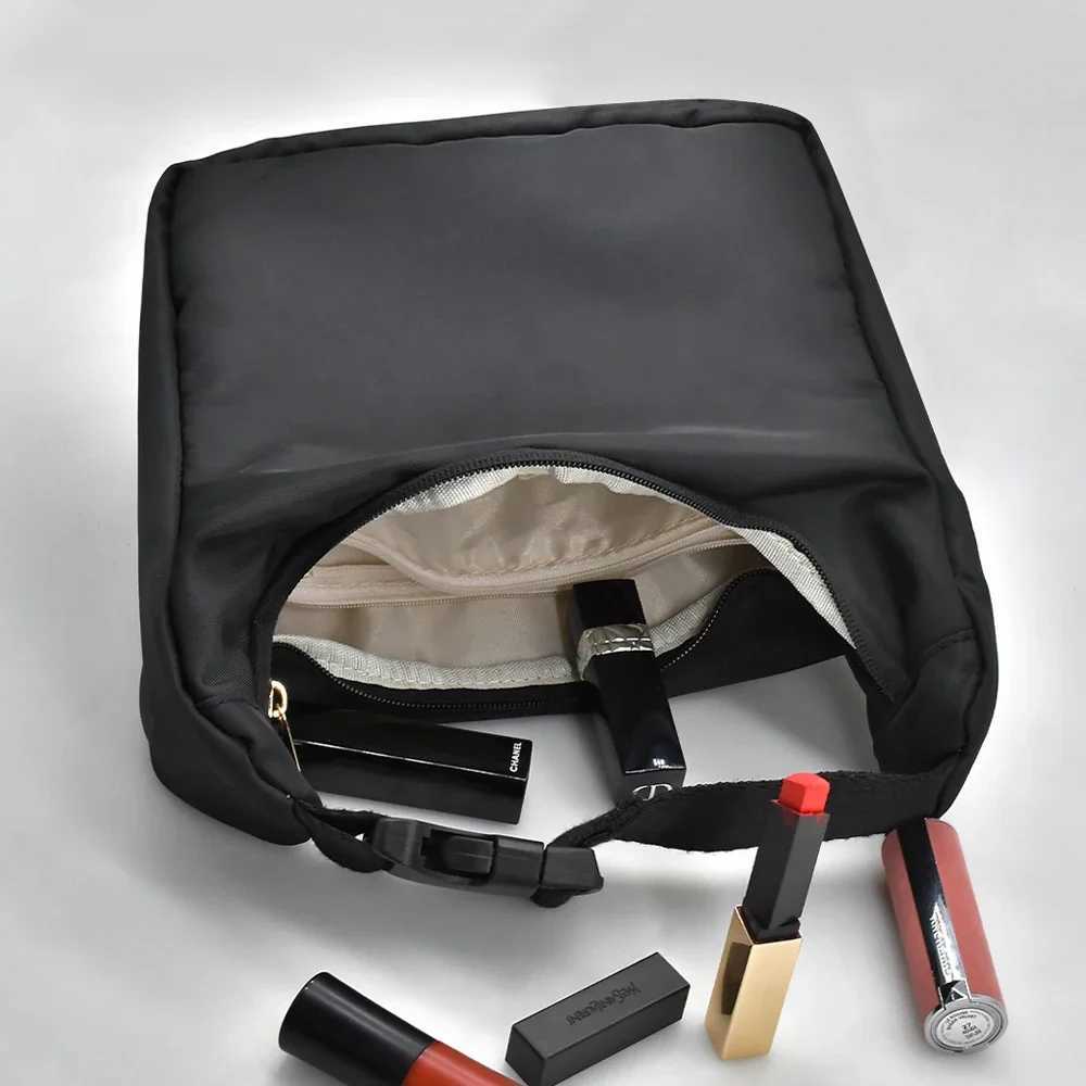 Large Capacity Women Makeup Bag Simple Portable Outdoor Cosmetic Bag Toiletries Organizer Waterproof Female Storage Makeup CasesXJ241206