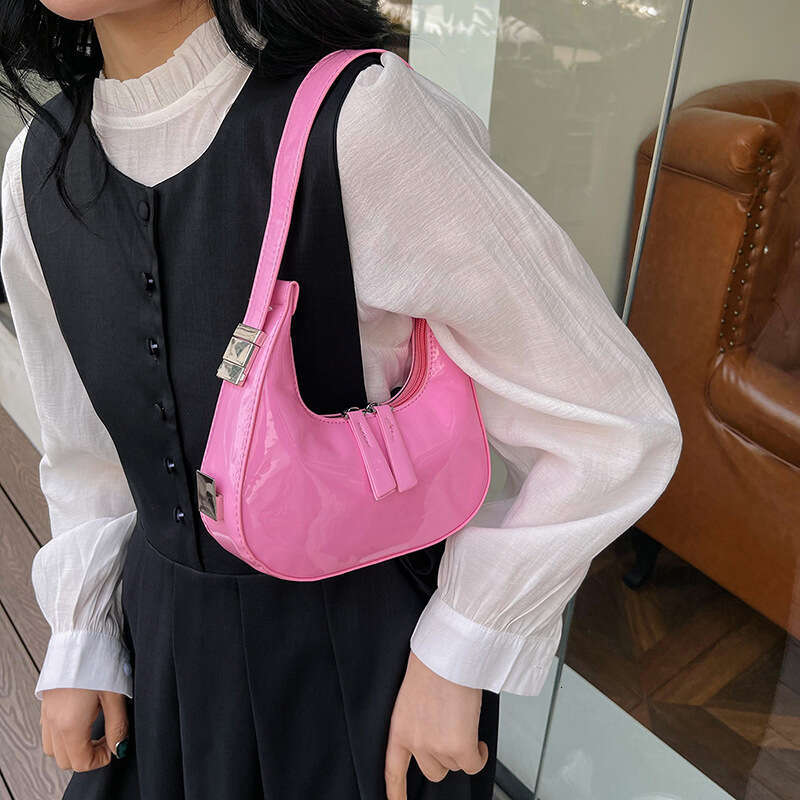 New Handheld Crescent For Autumn , Versatile Underarm Bag, Fashionable And Casual Commuter Single Shoulder Women's Bag B4
