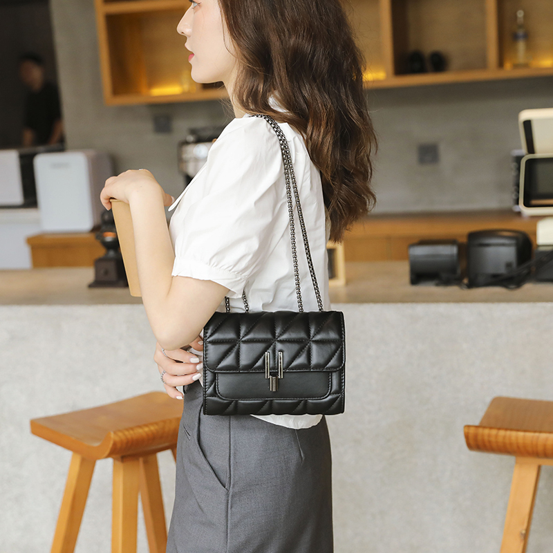 gge chain single shoulder bag, diagonal cross style crossbody bag for women